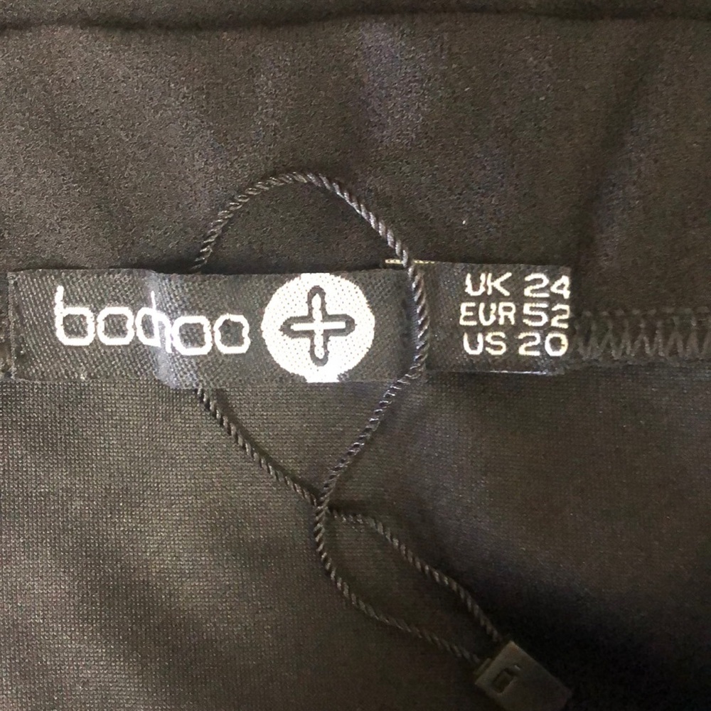 Boohoo Woman’s 24 Black Appliqué Stretch Skirt - Picture 3 of 6